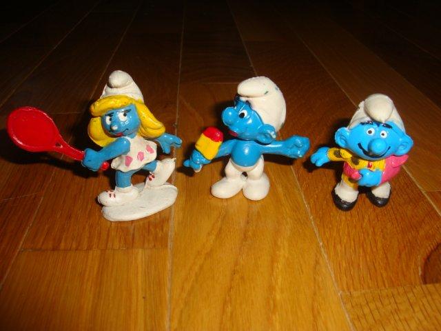 Spanish fakes...smurfette is one piece mold.jpg