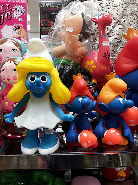 fake-smurfette-orangestory.jpg